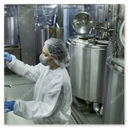 Laboratorio pulito con acciaio inox e strumenti